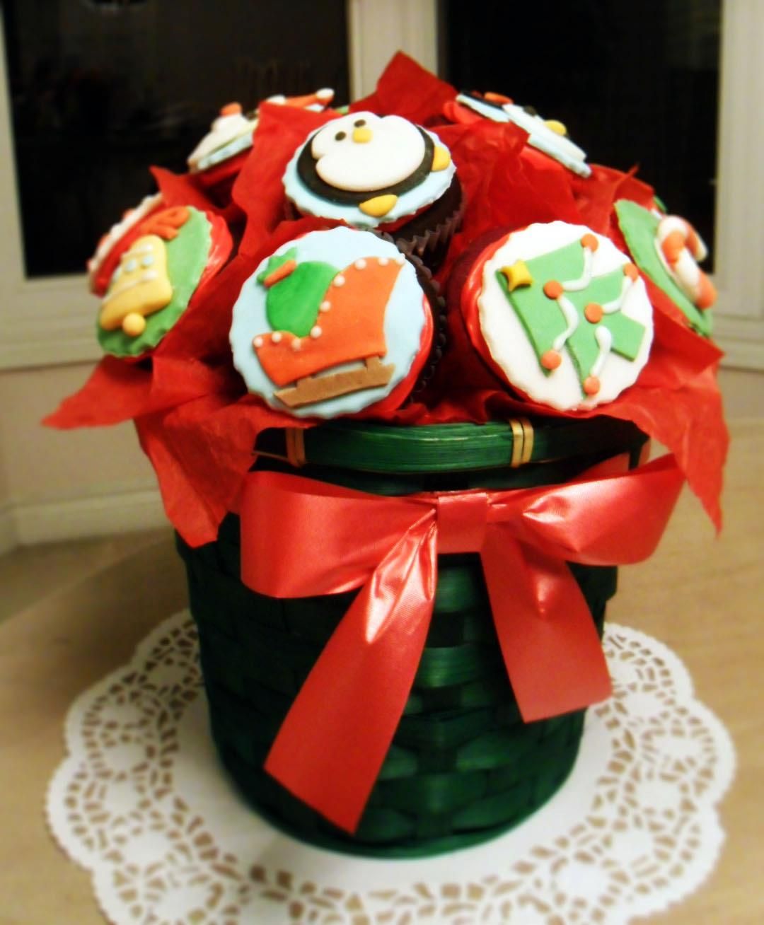 Sweetest Present to Give: Christmas Cupcakes Bouquet