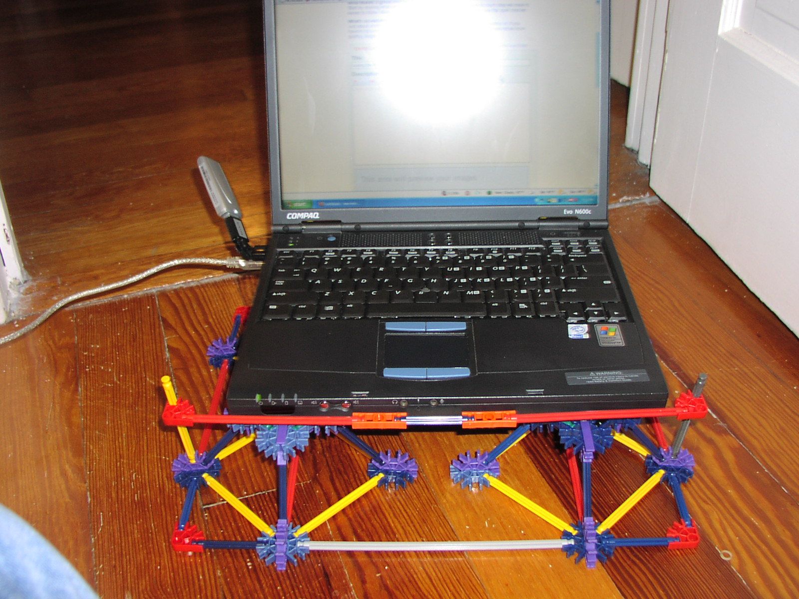 Cooling Tray for a Laptop Made Out of Knex (no Weird Peices)