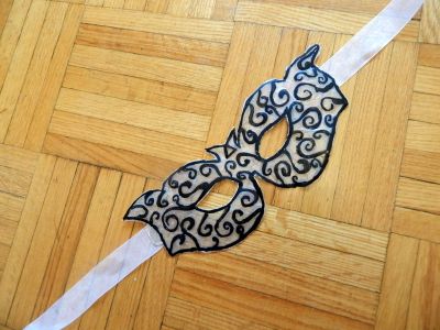 Masquerade Mask With Hot Glue 