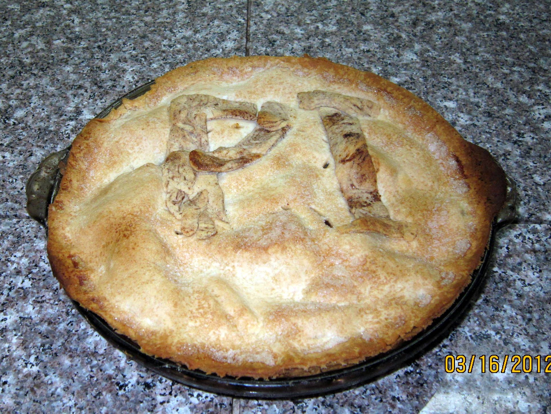 Apple Pi With Cinnamon Roll Crust