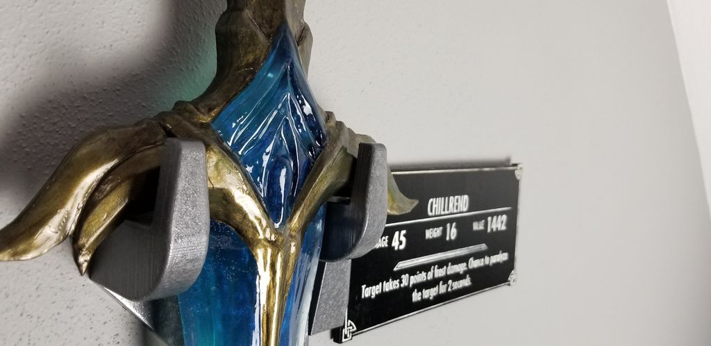 Skyrim Chillrend Prop Sword Made of Epoxy Resin: 17 Steps