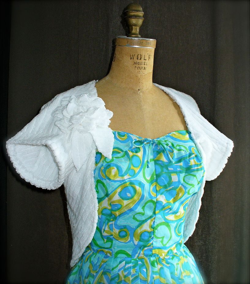 Jiffy Beach Cover-Up Made From an Old Towel