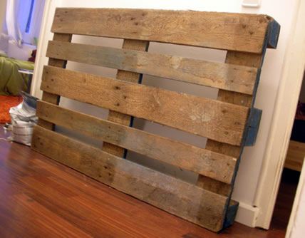 My One Pallet Electronics Workbench for Under 5euro