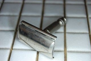 How to Clean Your Vintage Razors