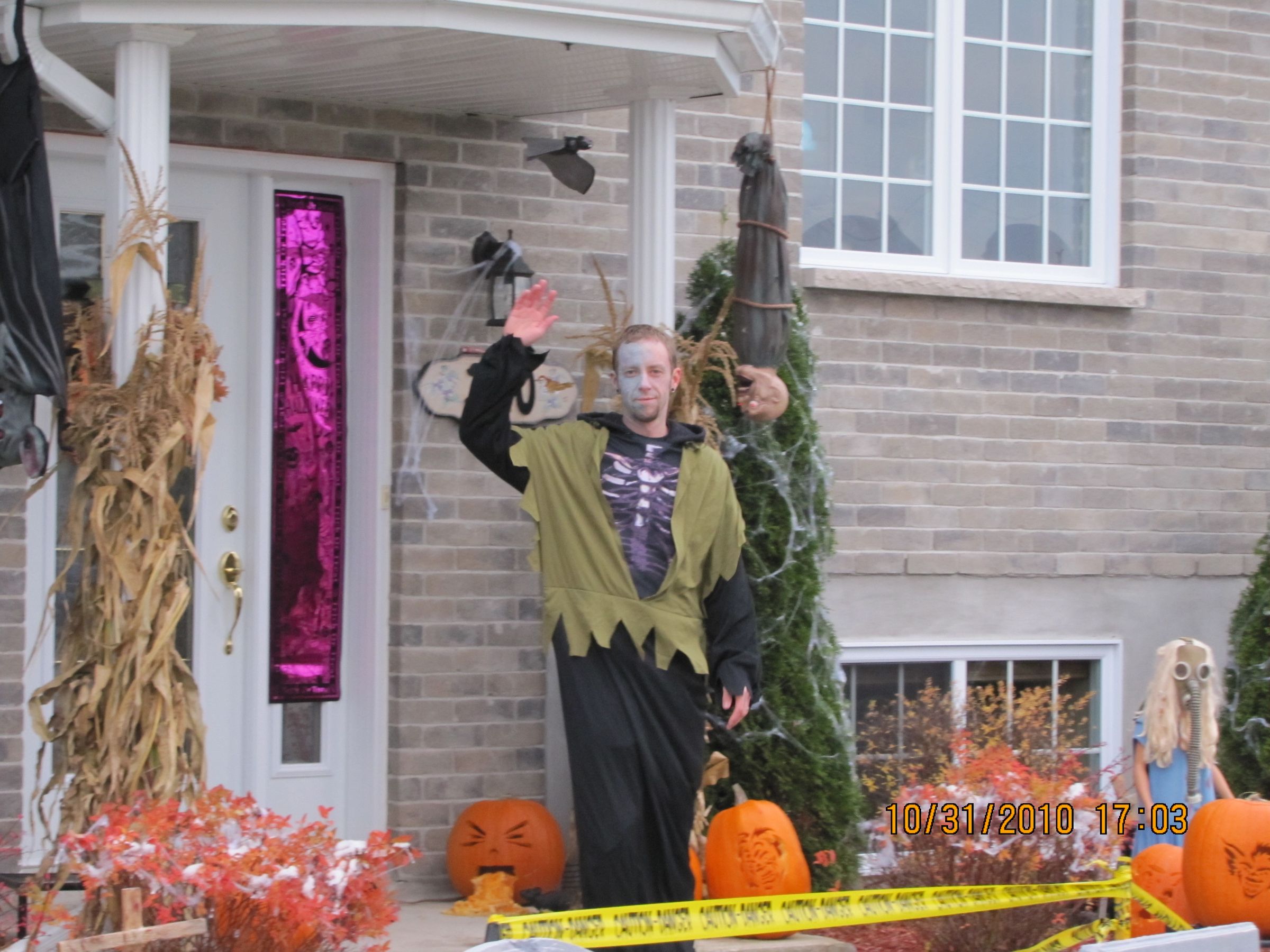 Mike's House of Fright Halloween Graveyard Haunt