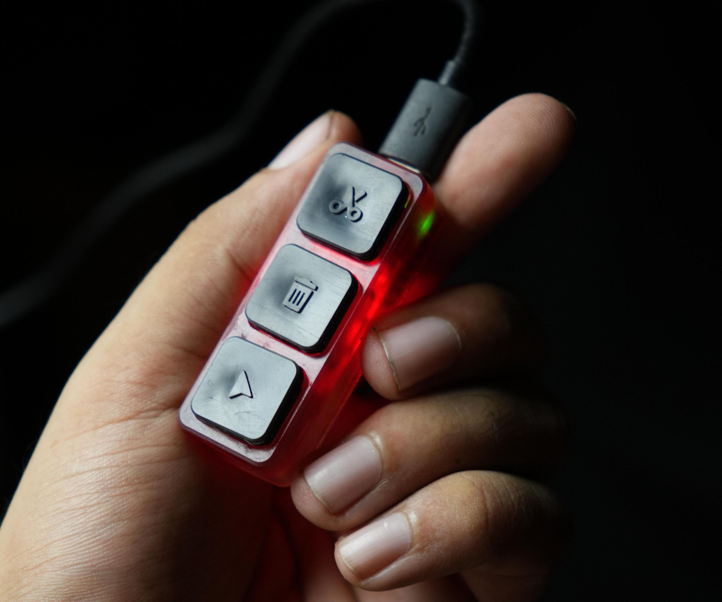 3D Printed Tiny Programmable Hotkey Keyboard