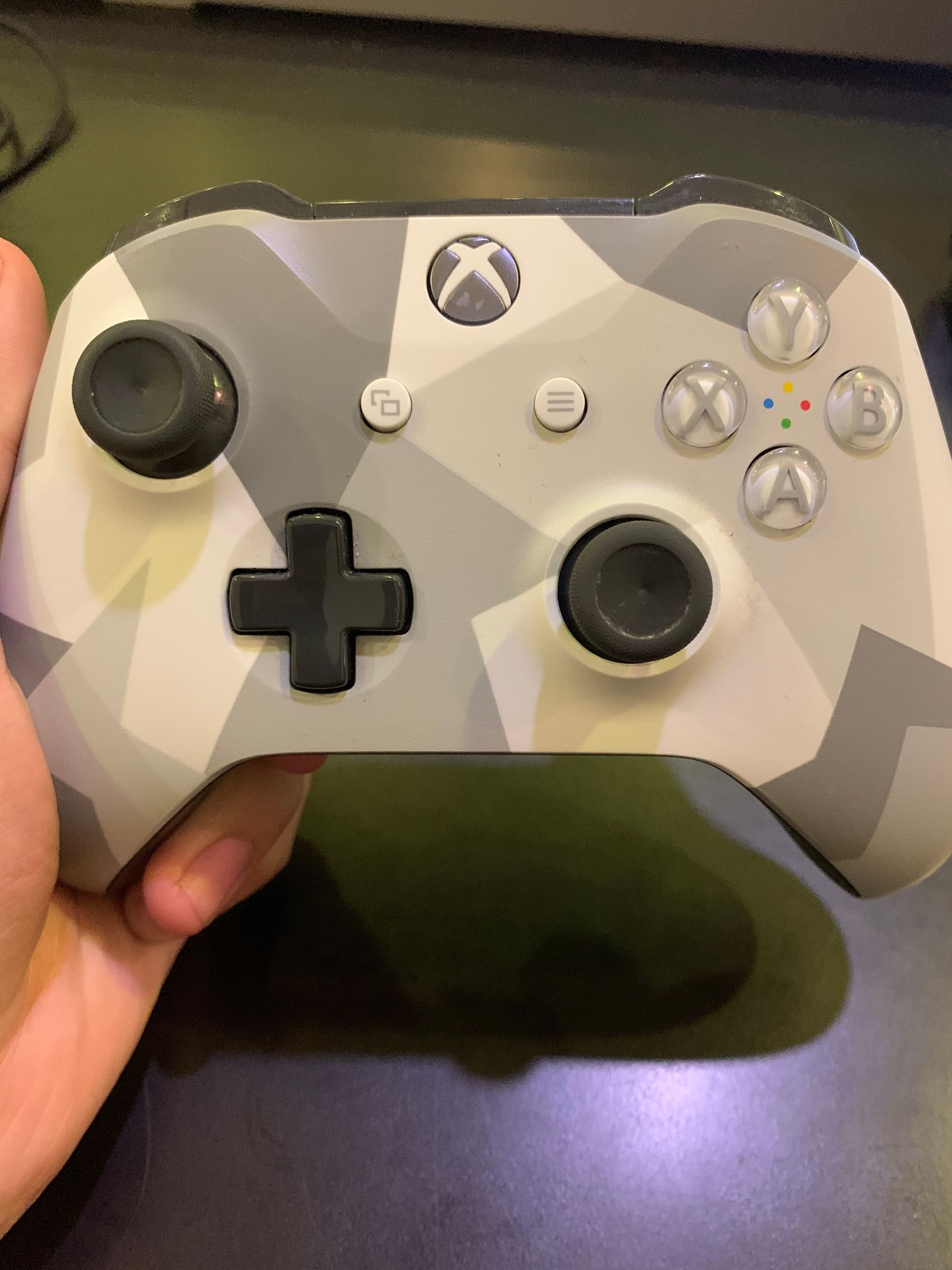 How to Pair a Xbox One Controller to a Windows 10 Laptop. 16 Steps