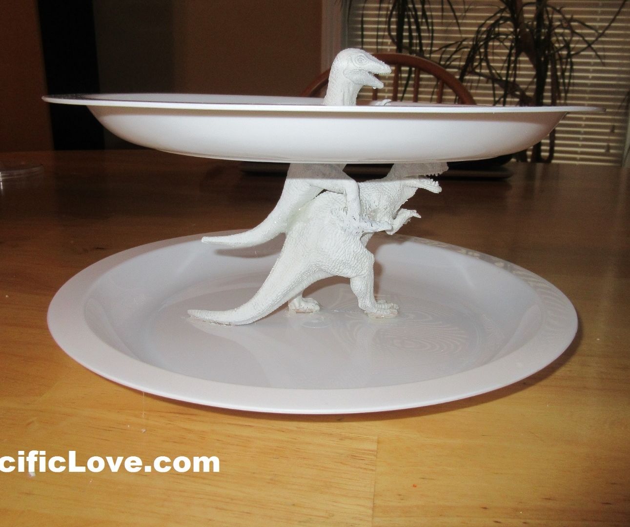 Dinosaur Serving Dish - DIY Crafts