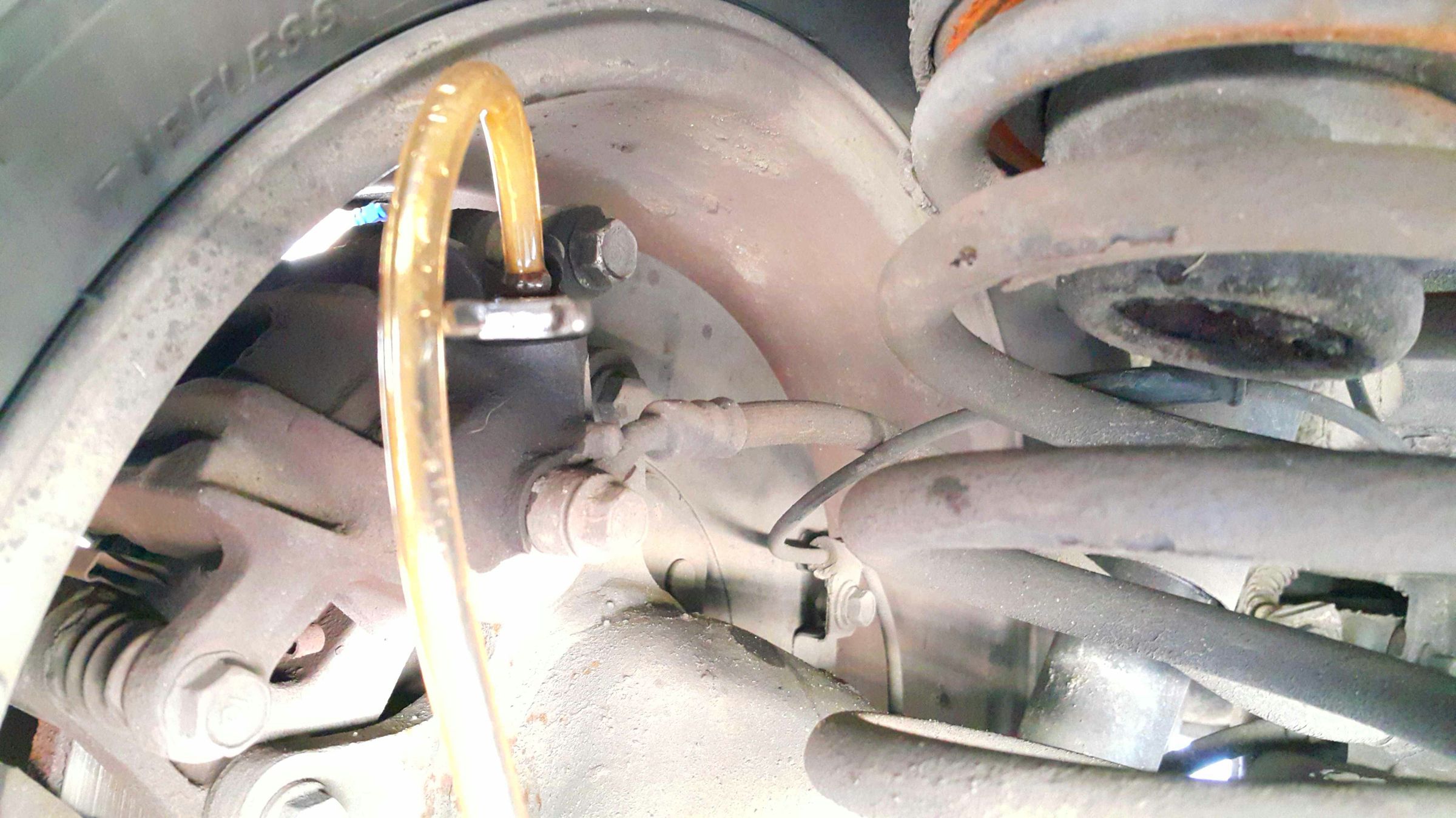 Vacuum Bleeding Brake Lines the One Man Job. (Hyundai Trajet 2000