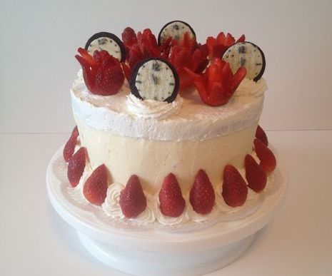Strawberry Cream Cake (Happy New Year Instructables.com!)