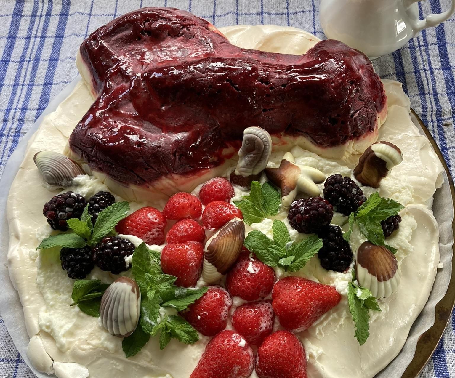 Ice Lobster on Pavlova (6 to 8 Persons)