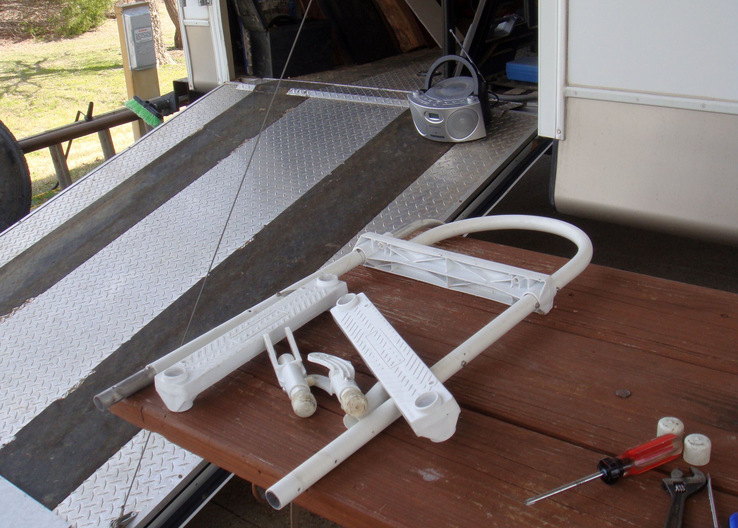 Make a Trolling Motor Mount From a Gunwale Hook Type Boarding Ladder