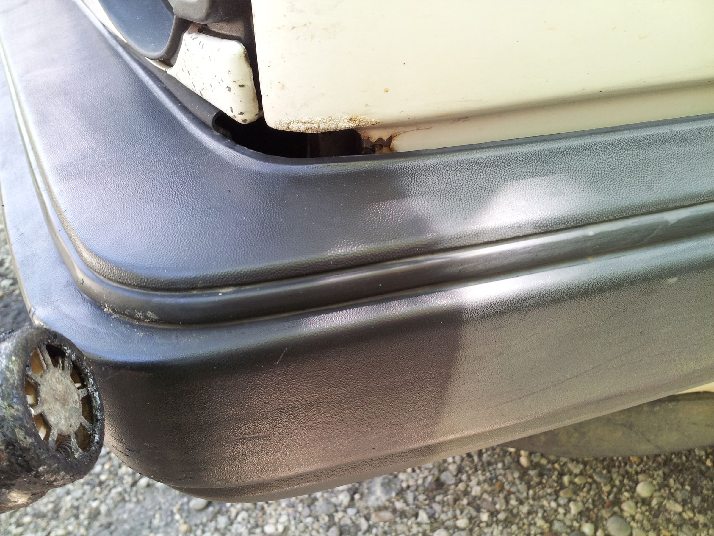 How to Refresh Colour of Pale Car Bumper