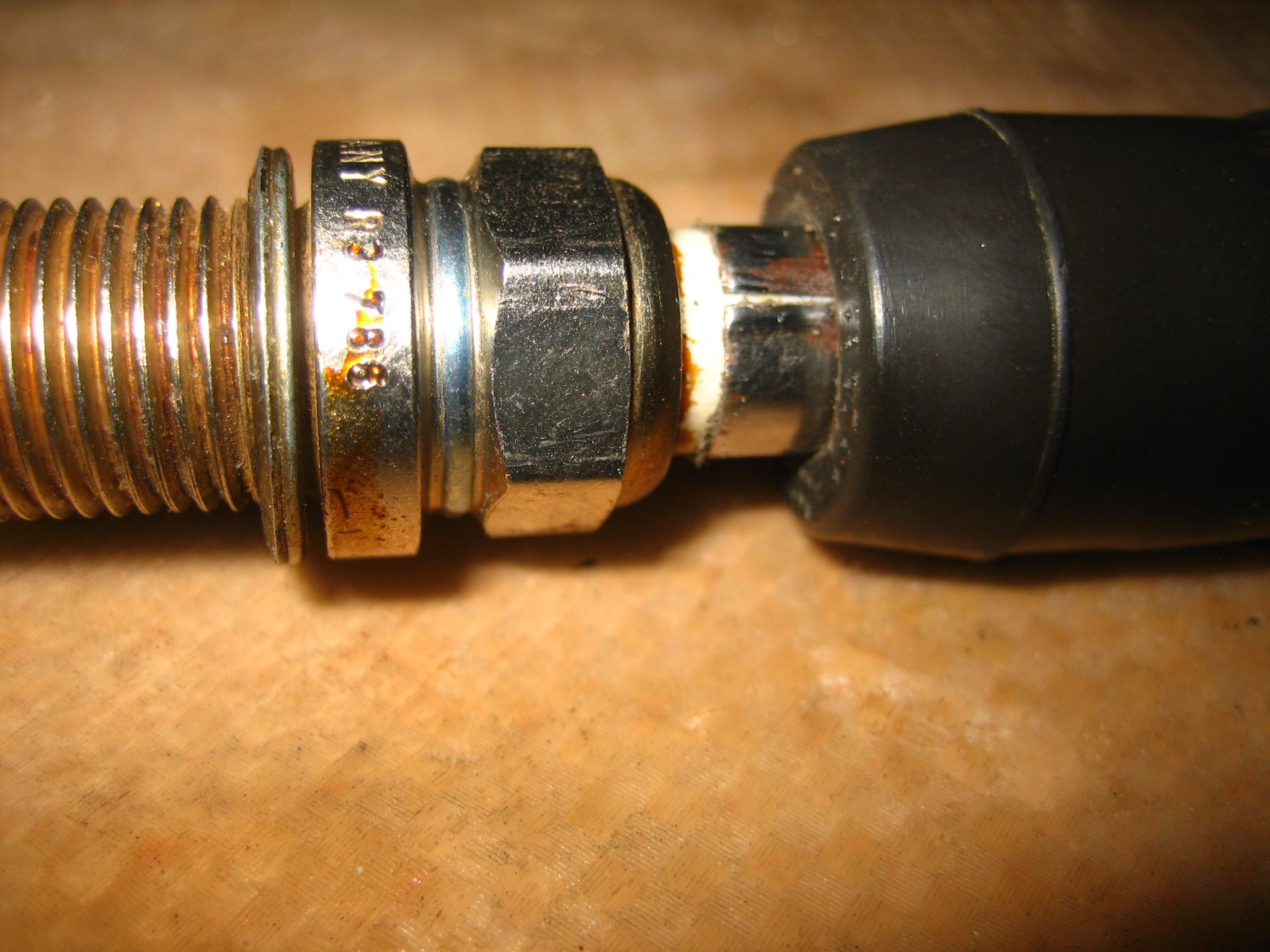 Making an Inexpensive Broken/Ripped/Torn/Melted/Fused Spark Plug Boot