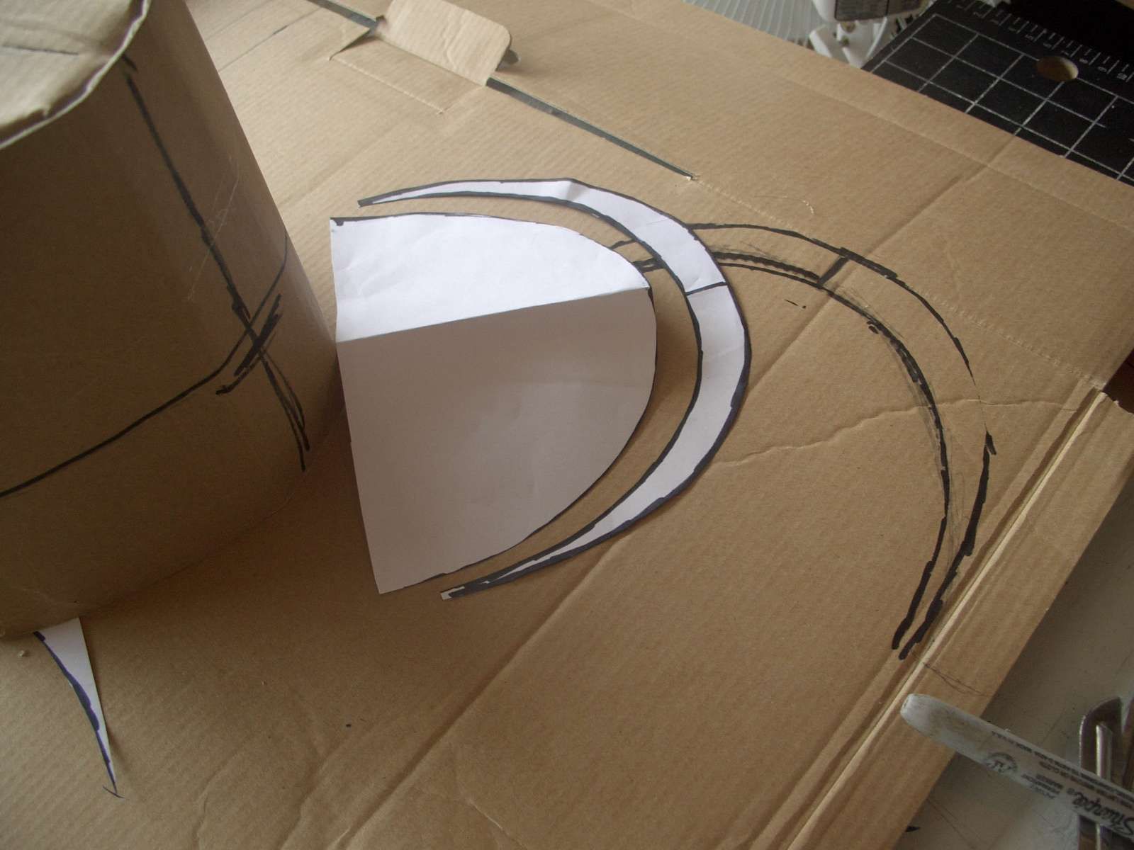 Cardboard/Fiberglass Halo 3 Inspired Master Chief Costume : 15 Steps ...