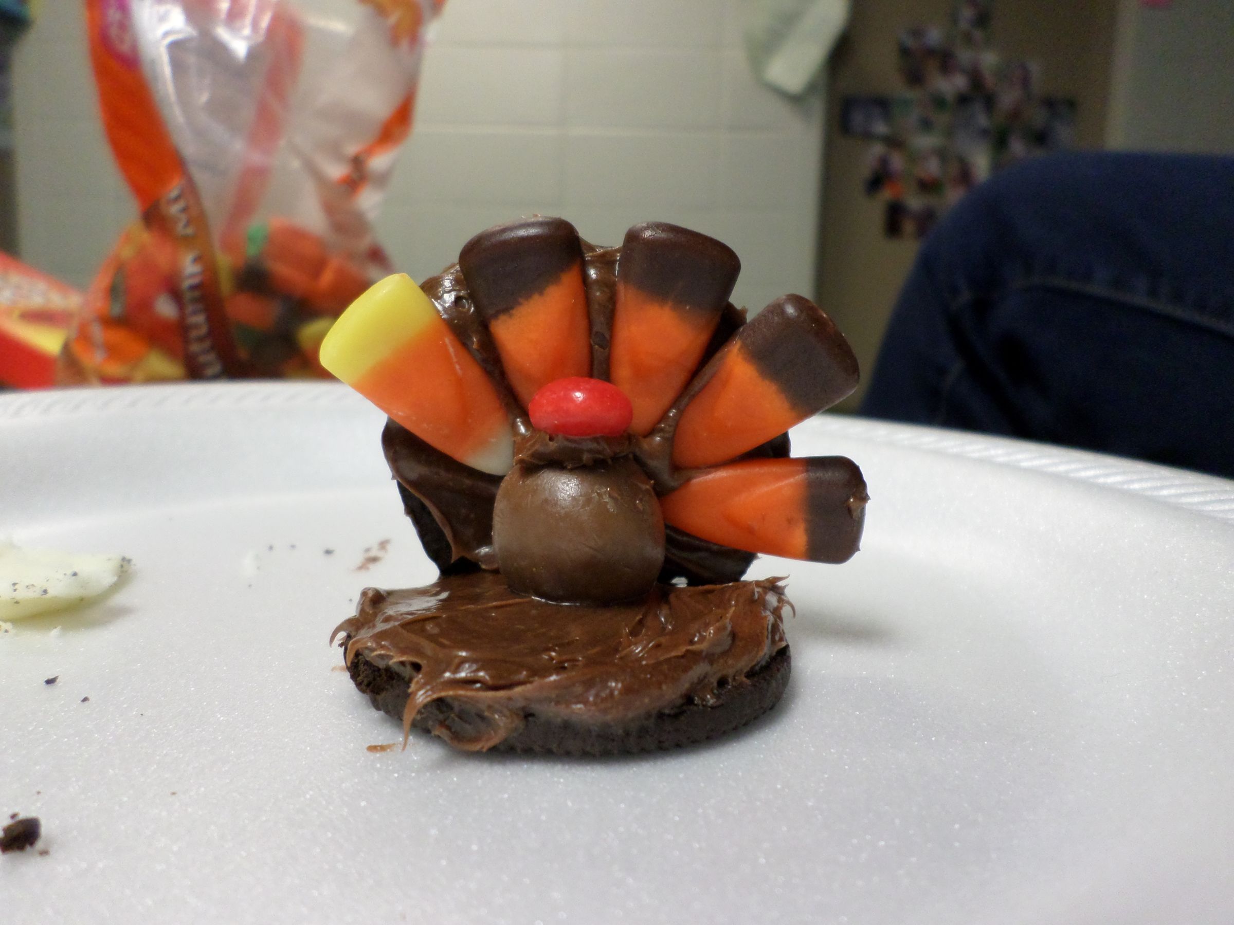 How to Turn Oreos Into Cute Turkeys