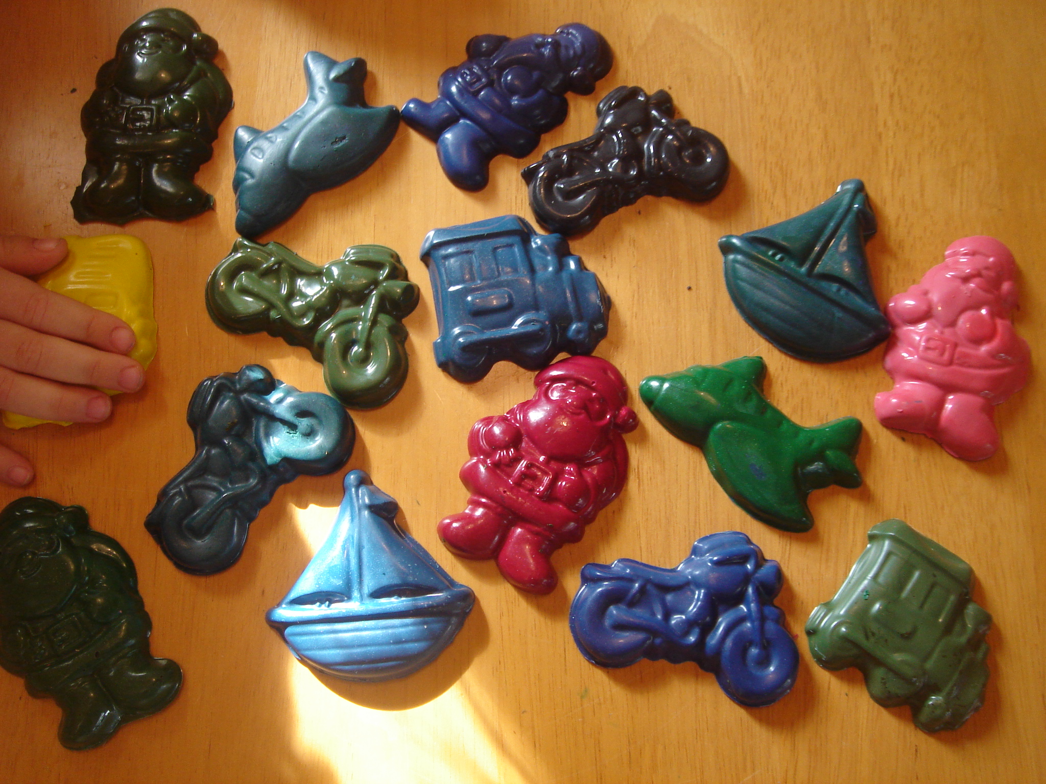 How-to Recycle Those Crayon Stubs Into a Swell Homemade Gift