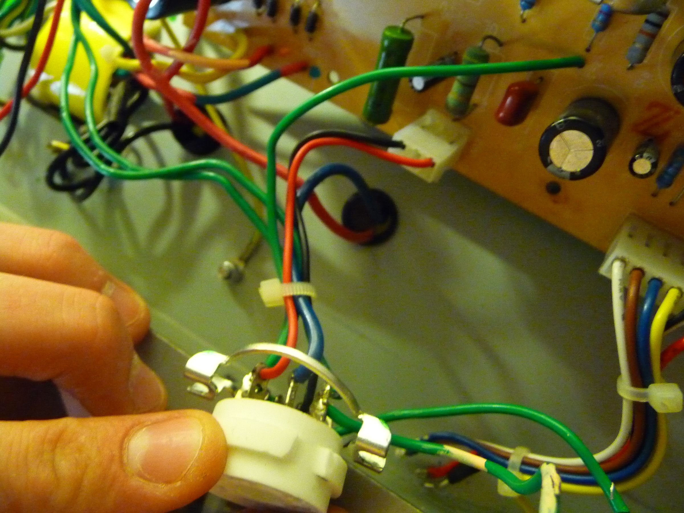 How to Turn a Guitar Tube Amp Into a Preamp/distortion Unit (with Load Box) 6 Steps