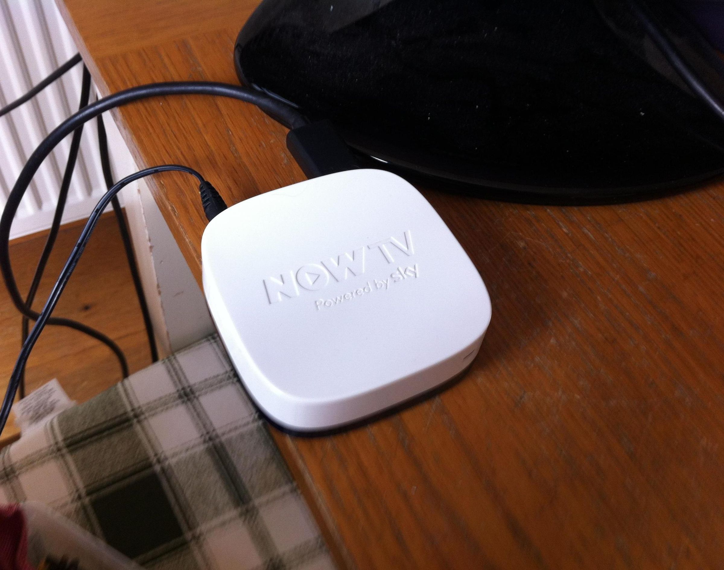 Now TV Whitebox 2400SK Teardown for Circuitboard Removal, Casemod Etc.