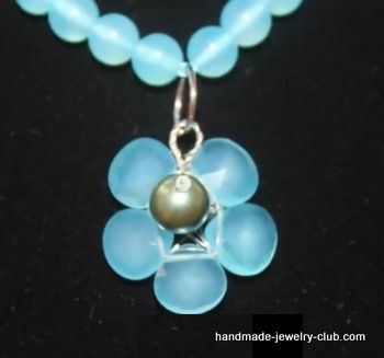 How to Make Flower Pendant Using Tear Drop Beads