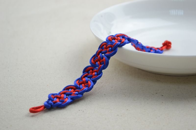 DIY Macramé Bracelet- Friendship Bracelet Designs for Guys