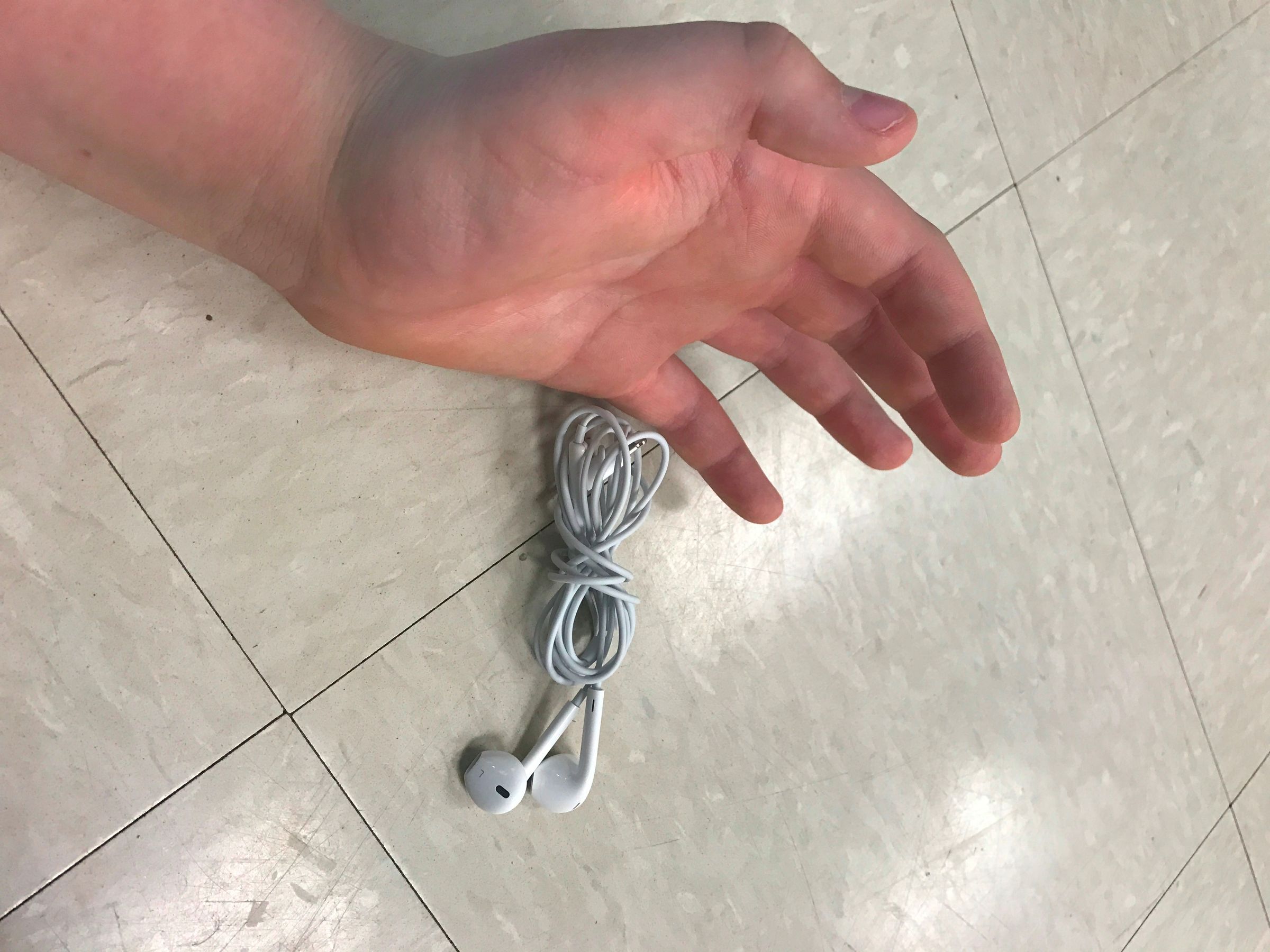 Wrap Up Earbuds to Keep From Tangling! 4 Steps Instructables