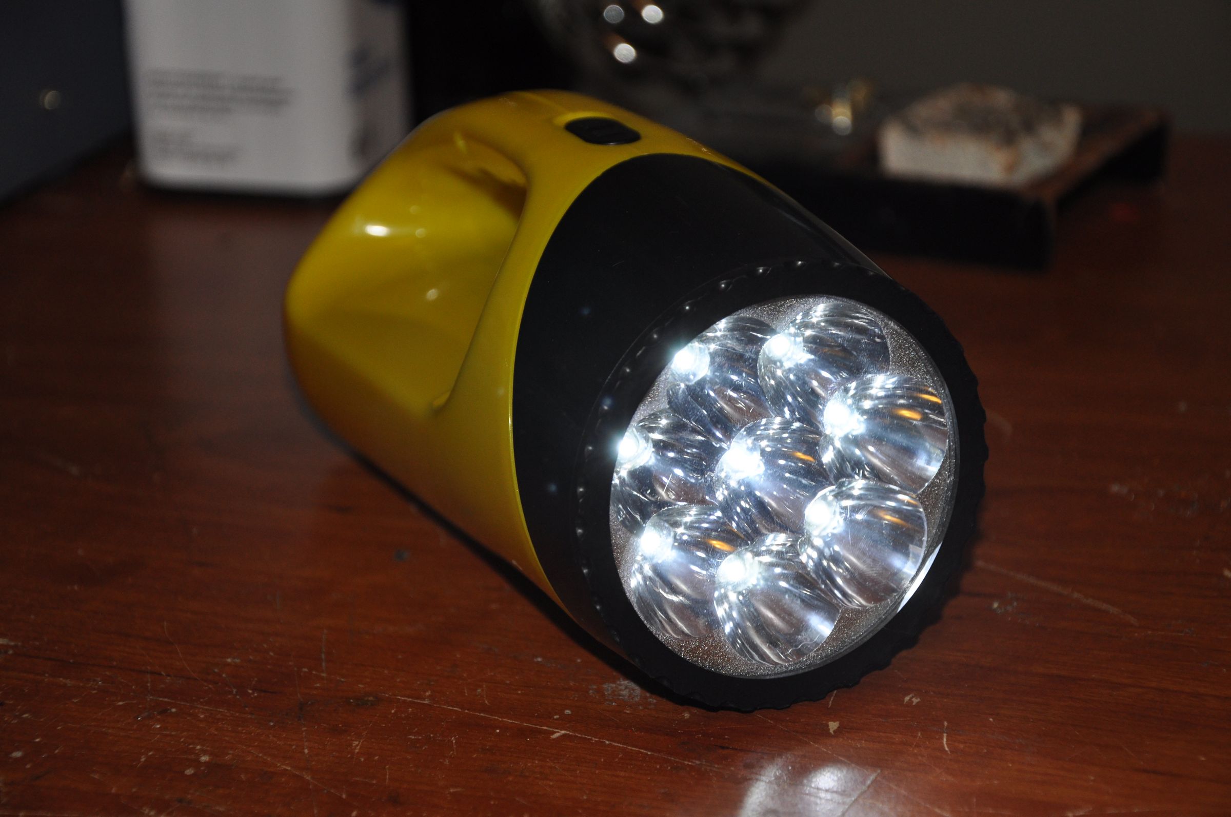 The EXTREMELY EASY VERSION of the Super Capacitor Flash Light
