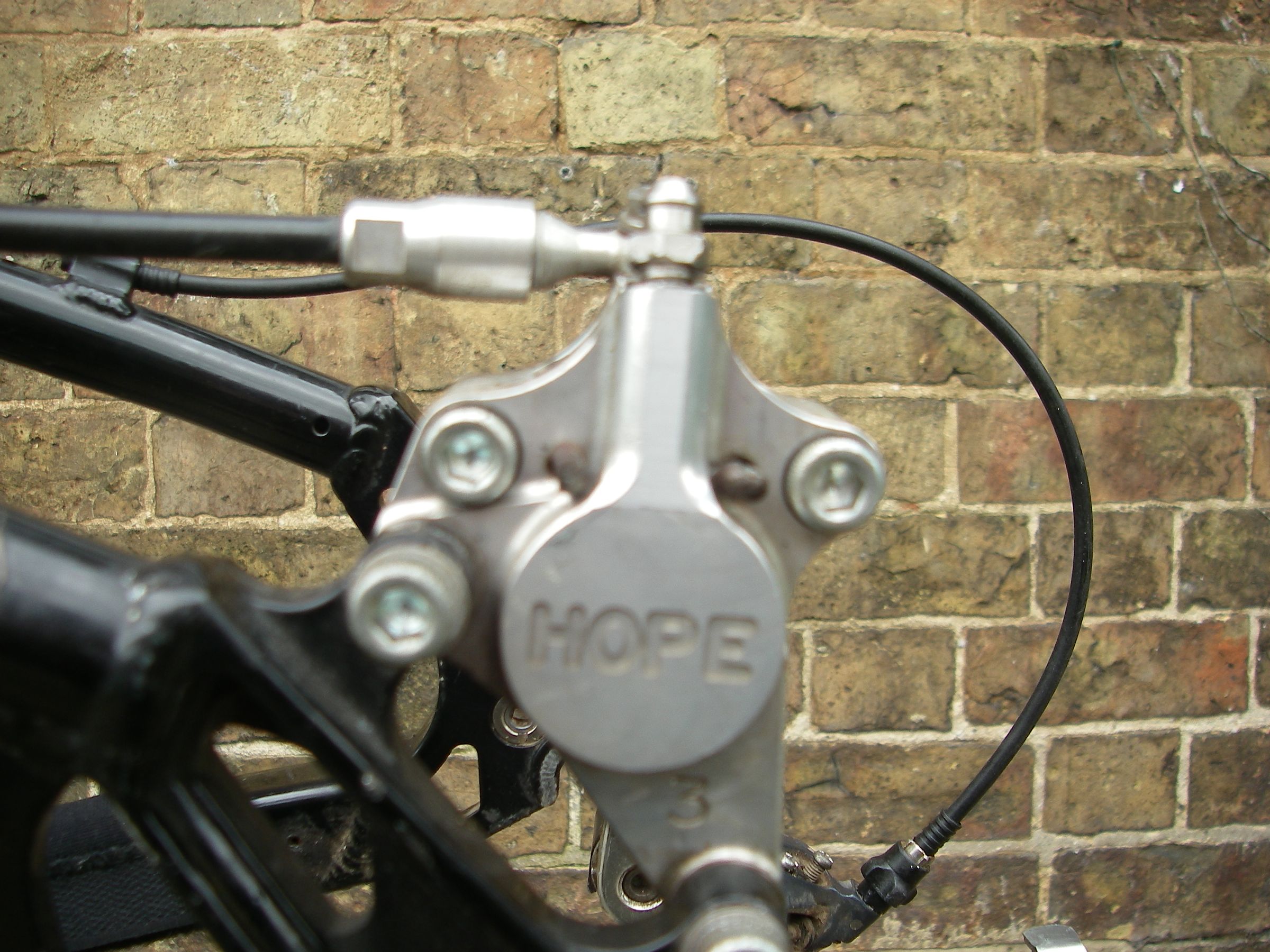 How to Bleed Hydraulic Bicycle Brakes. 7 Steps (with Pictures