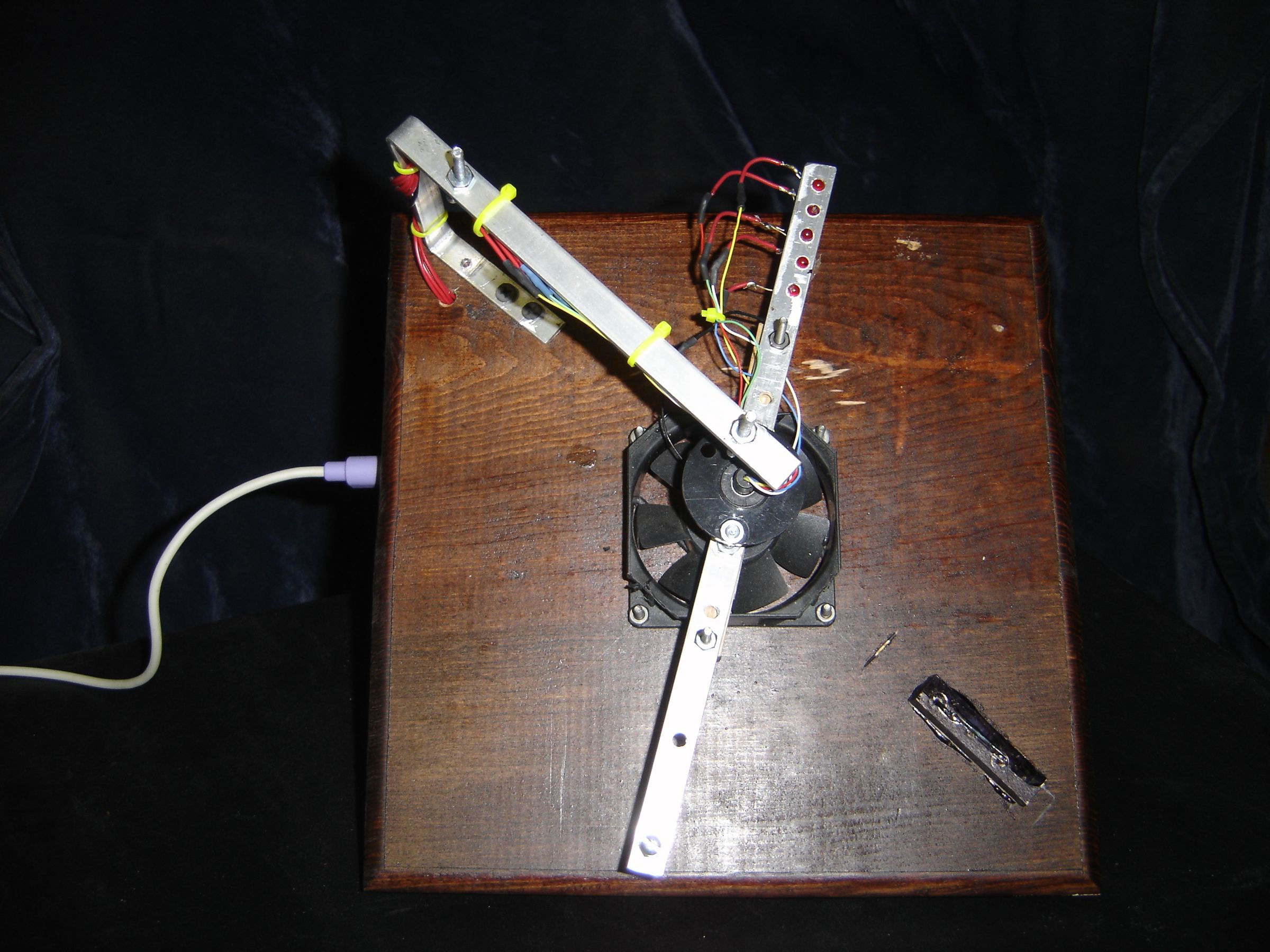 POV Clock & Message display w/RTC and PS/2 Keyboard