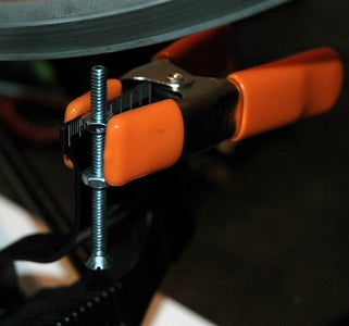 Clamp on the Roundess Indicator.