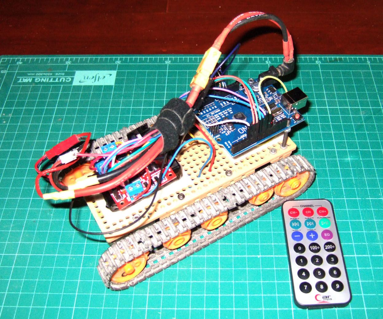 Tracked Robot IR Remote Control by Arduino
