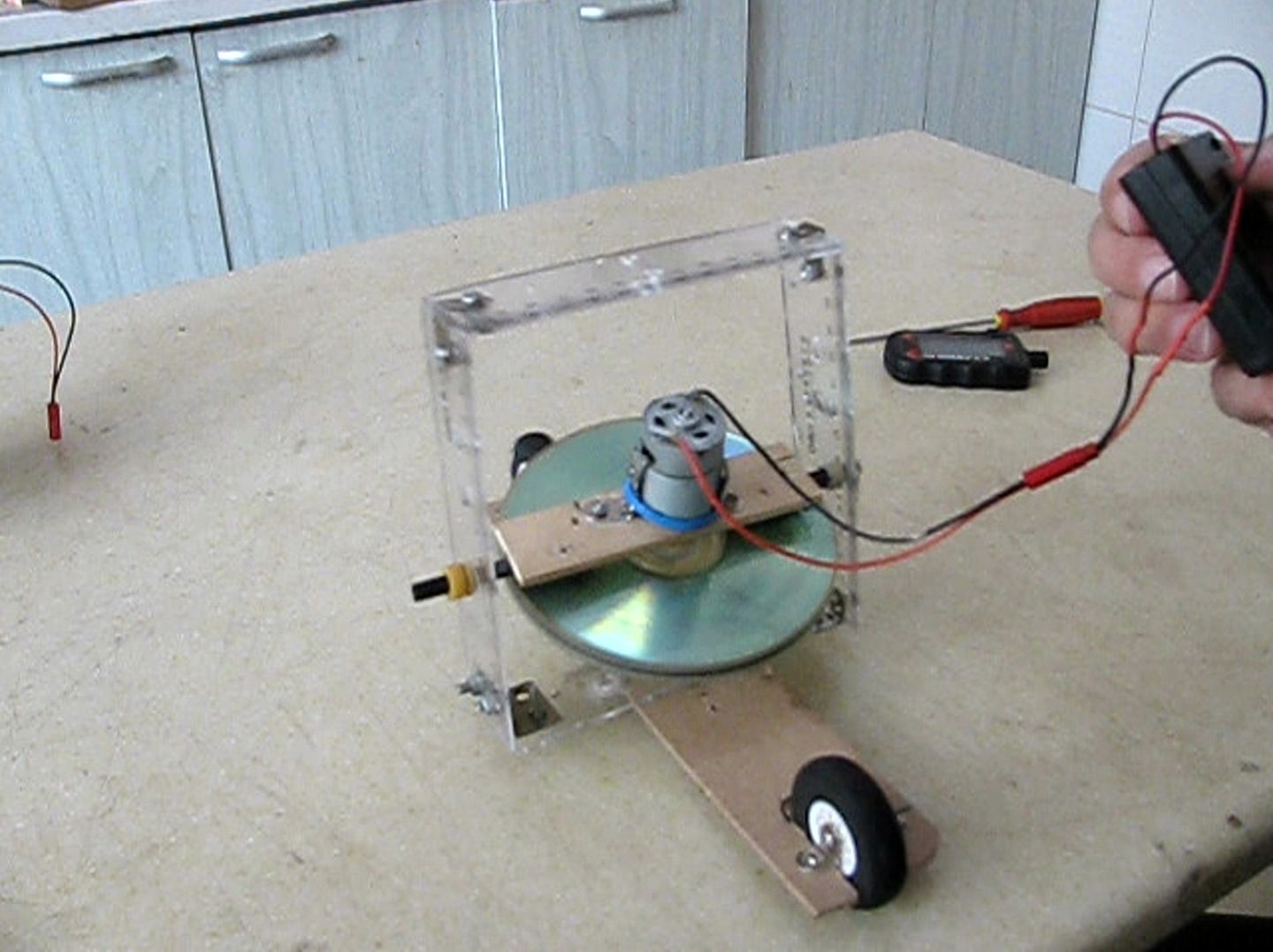 Self Balancing Gyroscope on Two Inline Wheels