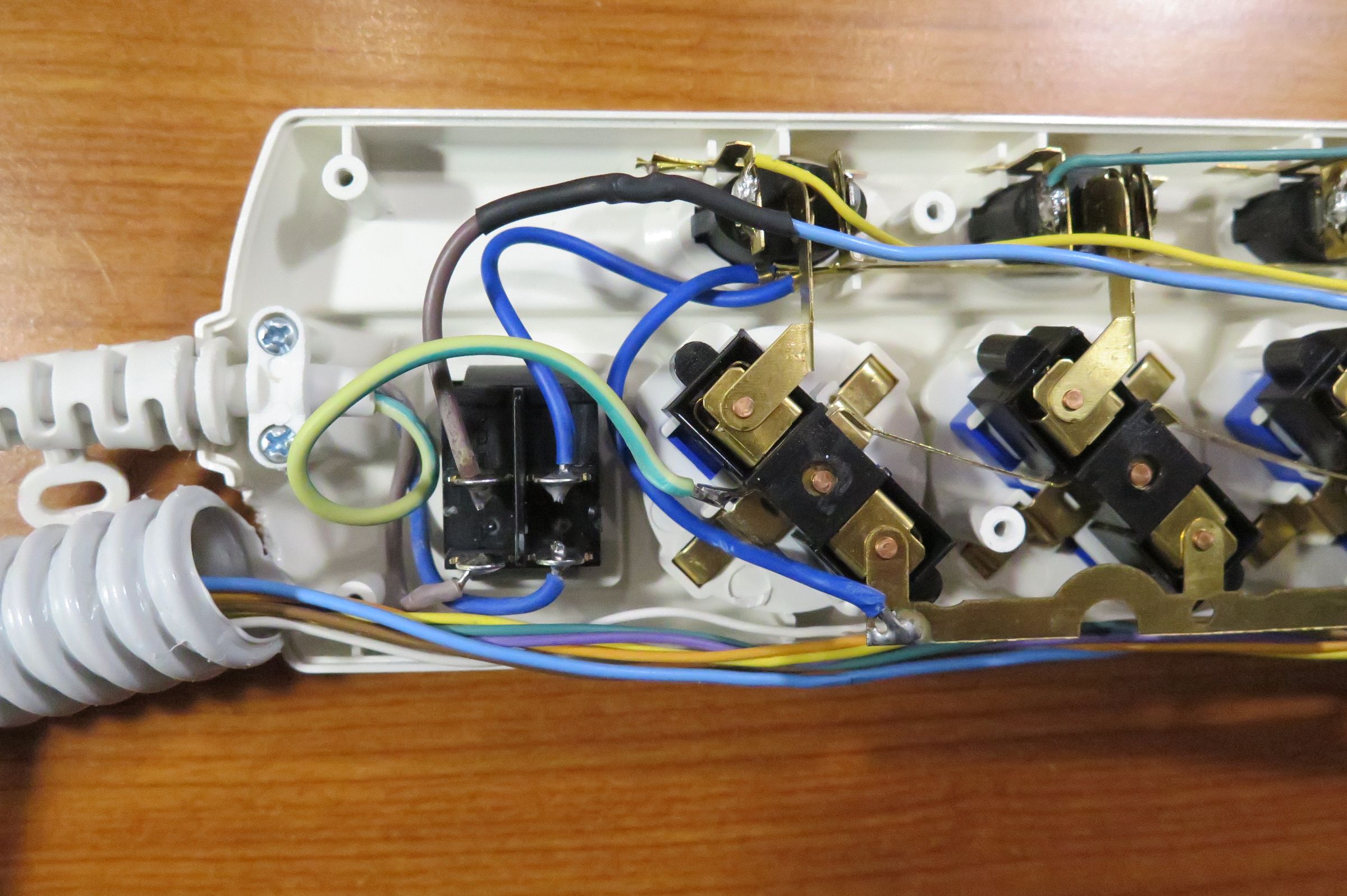 6CH Smart Power Strip With Wemos D1 Mini and Blynk 5 Steps