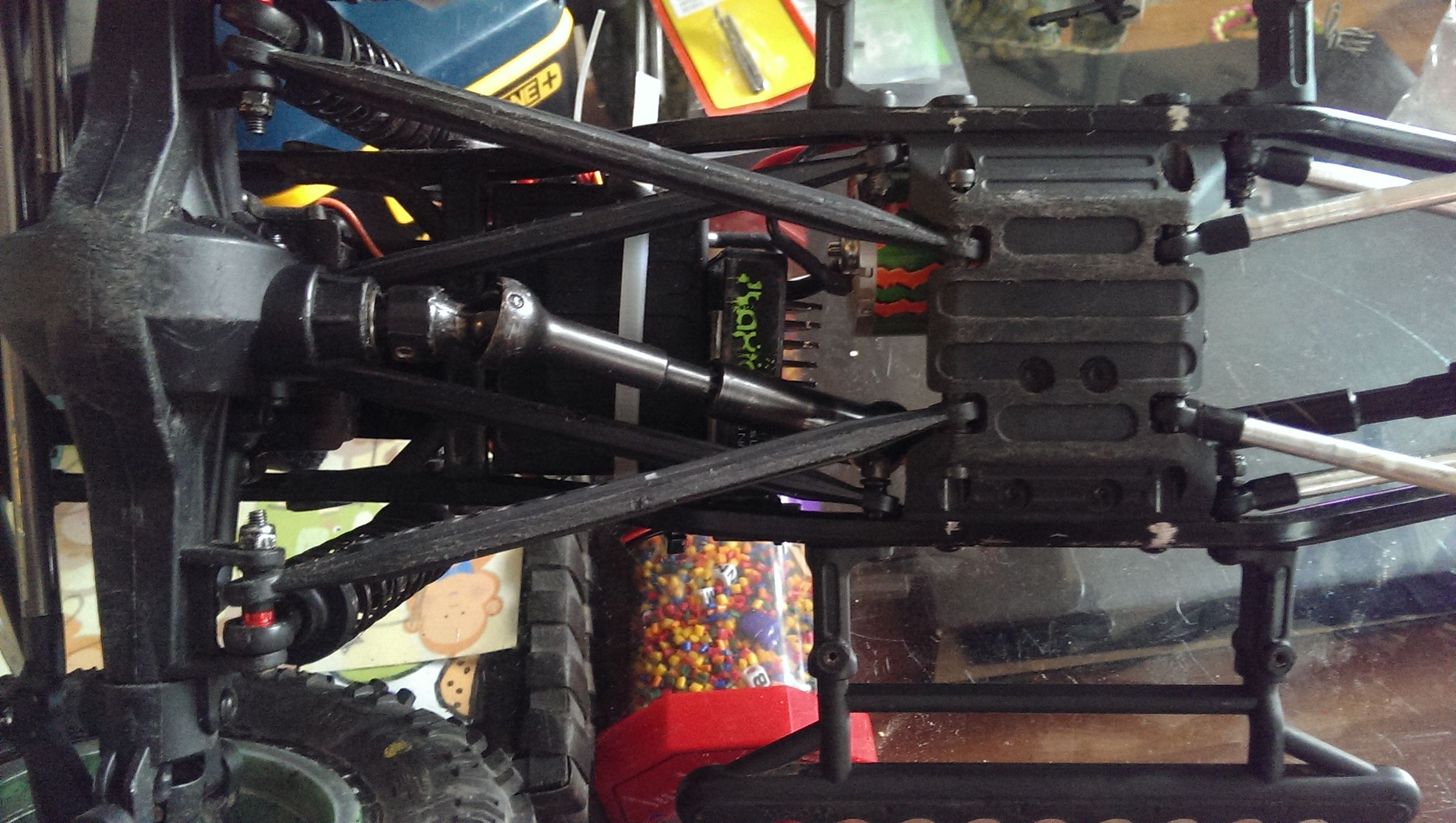What upgrades and modifications can improve the Axial Honcho SCX10's turning and performance