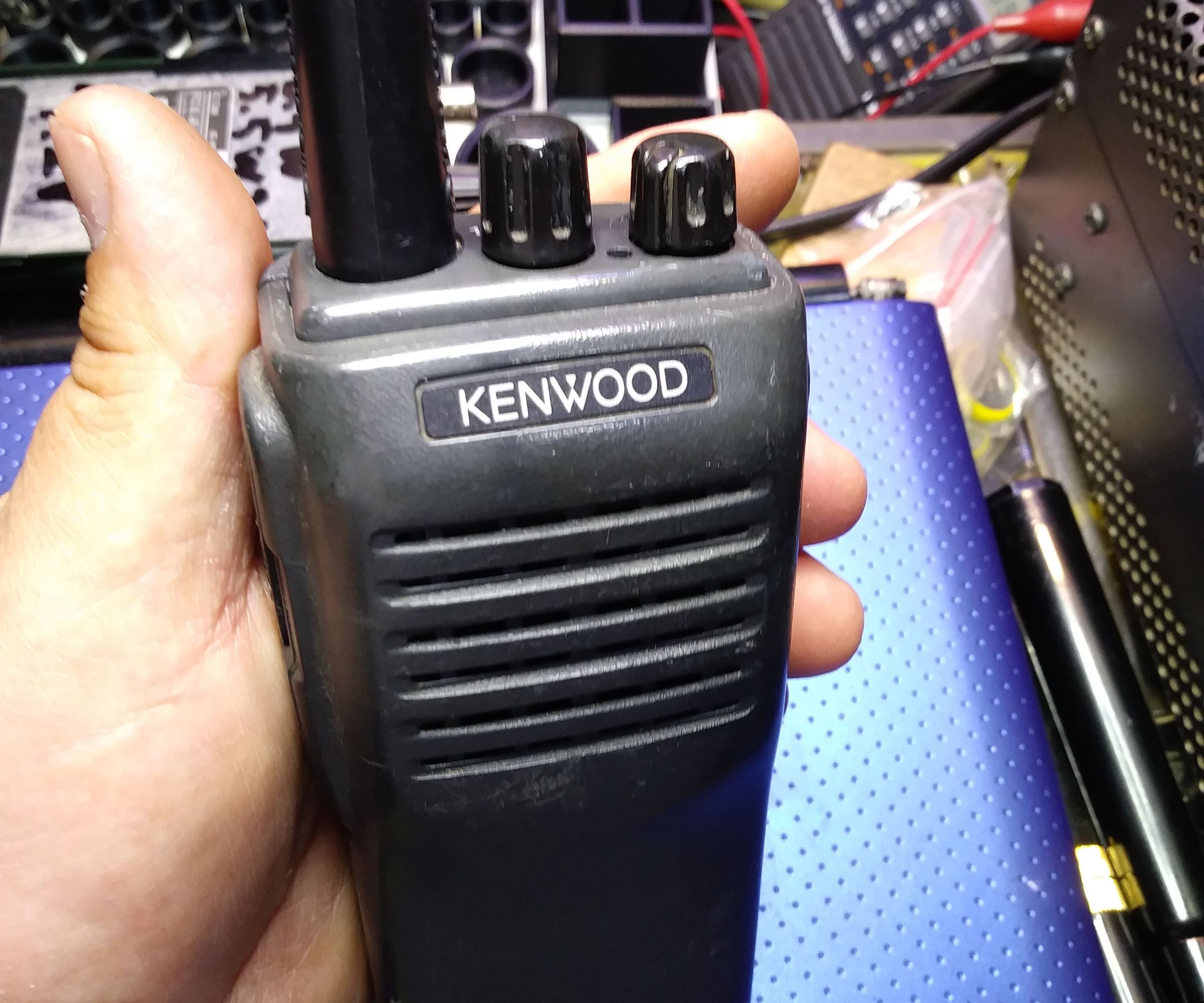 THE CHEAP HAM - TURN a HANDHELD RADIO INTO a MOBILE RADIO