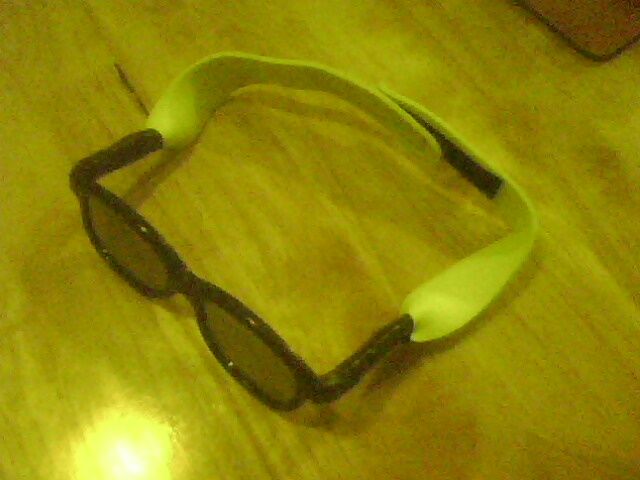 3D Cinema Glasses for a Toddler