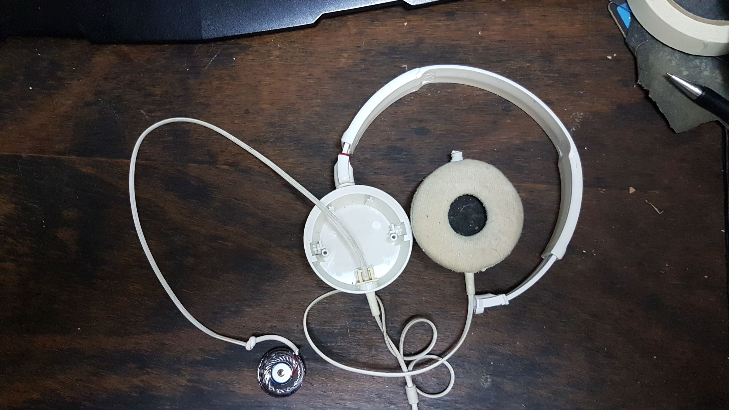 Recycling Headphones With Cardboard 6 Steps (with Pictures