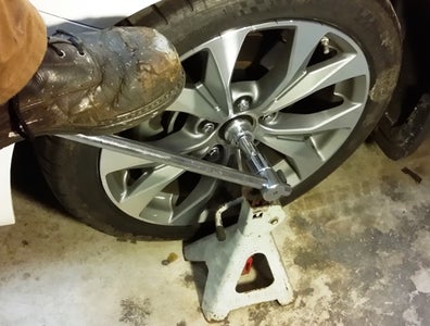 Loosen the Axle Nut and Jack Up the Car