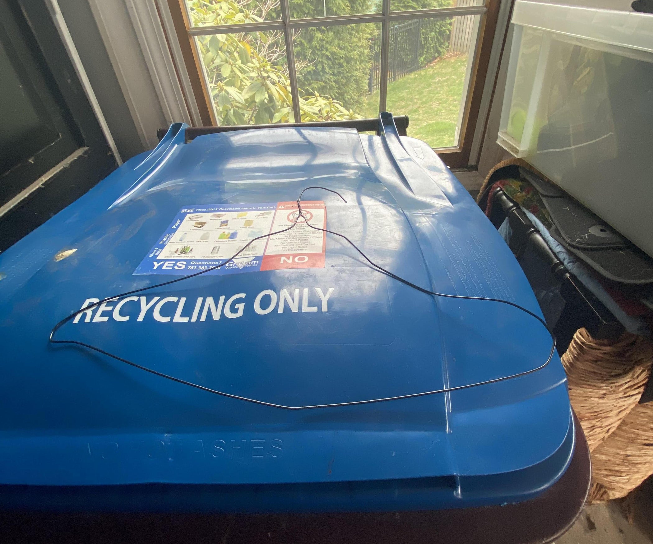 Emergency TV Antenna (coat Hanger) 5 Steps Instructables