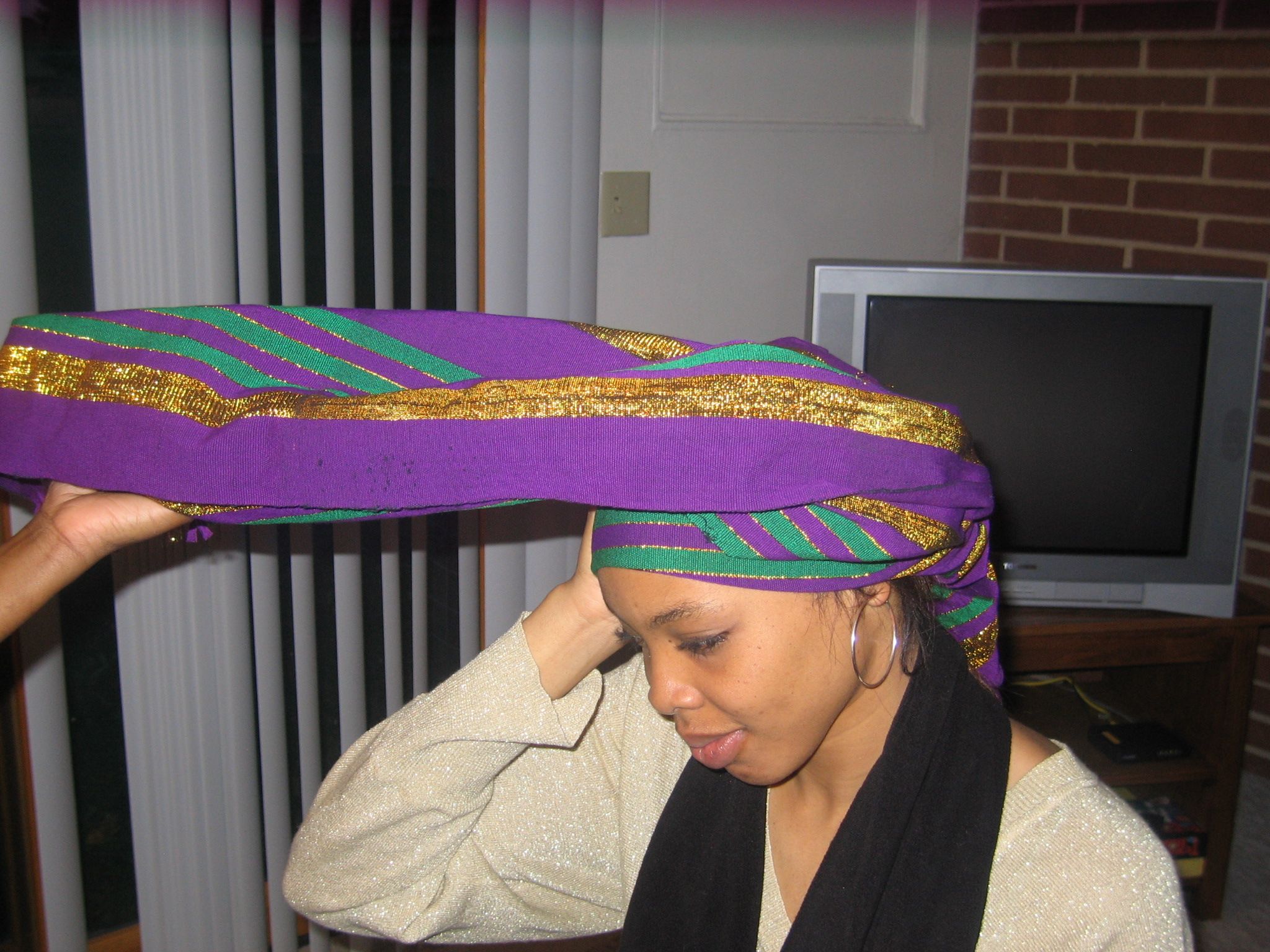 How to Tie a Nigerian "Gele" Using Asooke. 5 Steps (with Pictures