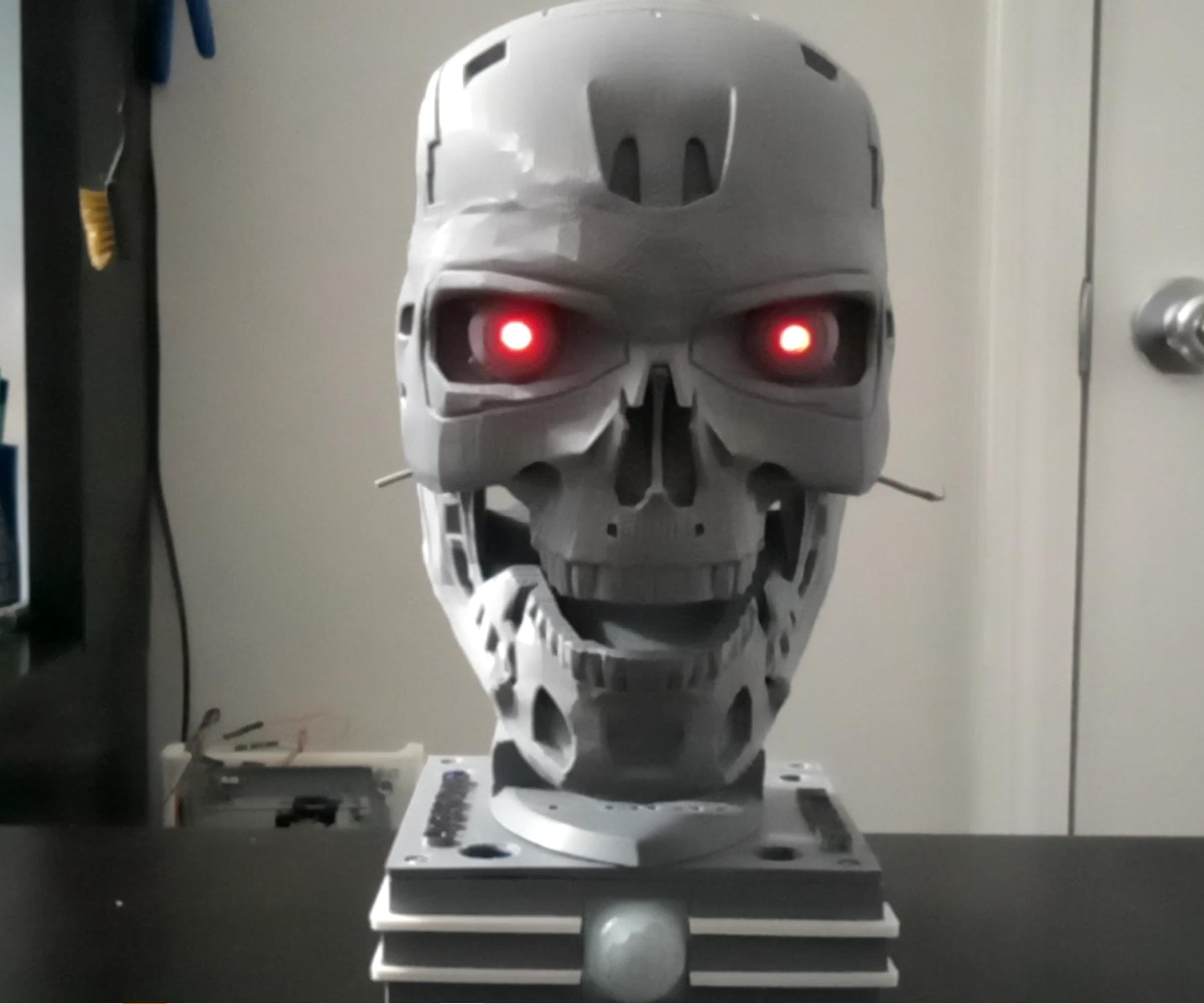 The Glowing Eyes Terminator T-800 Exoskull From Thingiverse