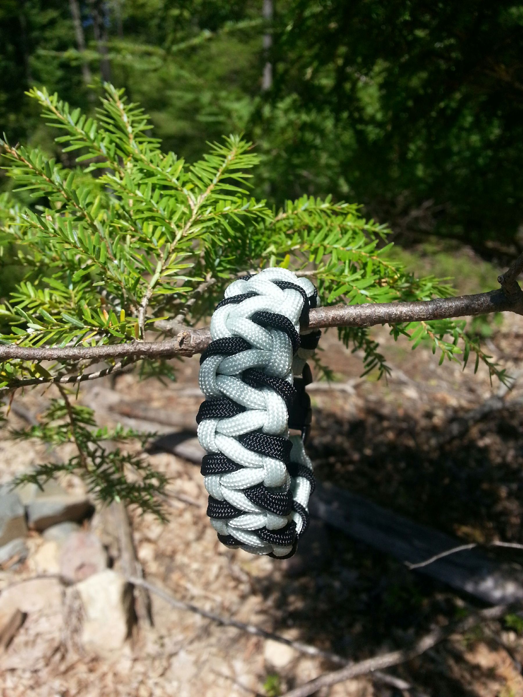 Snow Tiger Paracord Bracelet