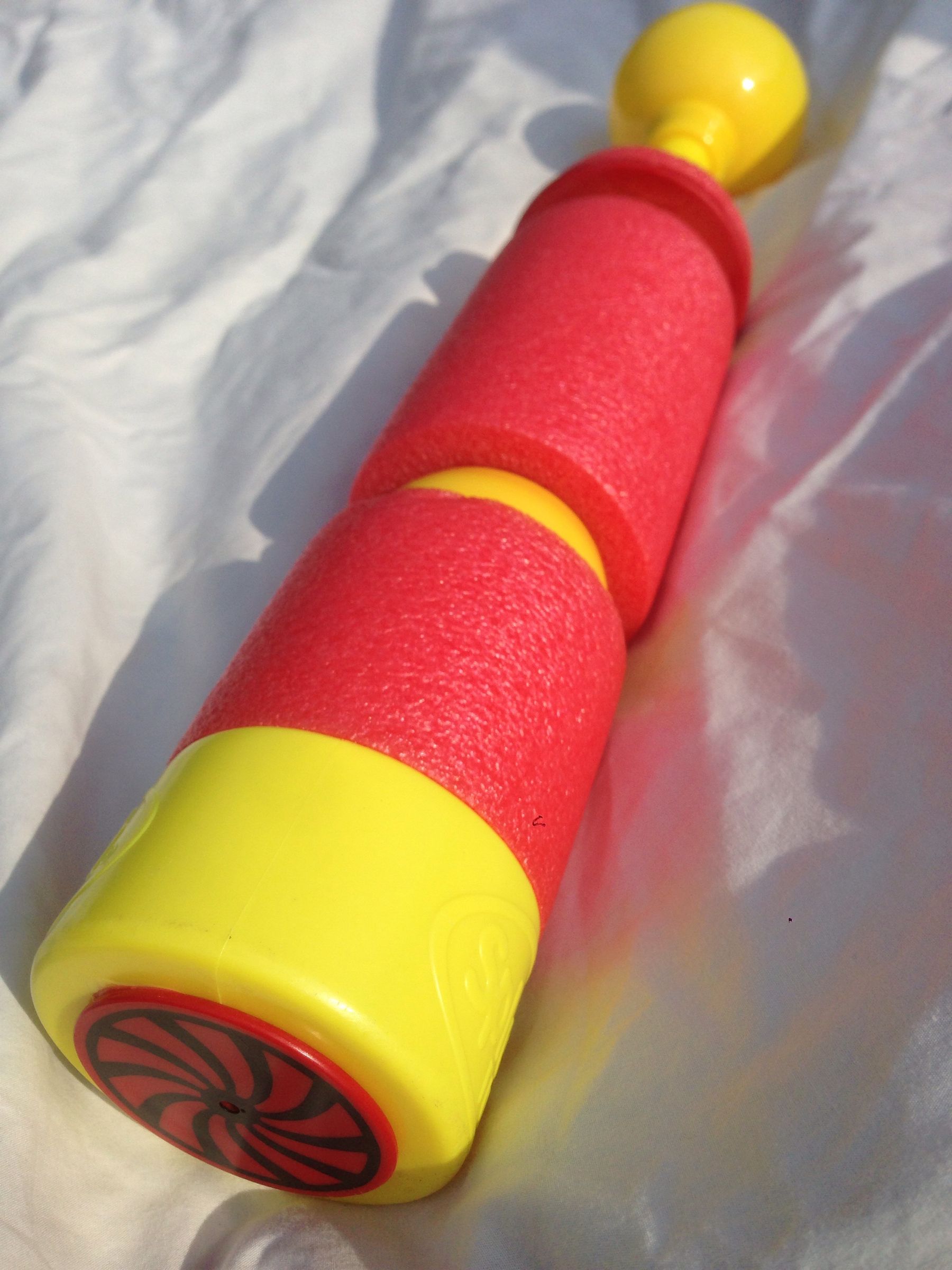 How to Make an Air Gun From a Pool Soaker