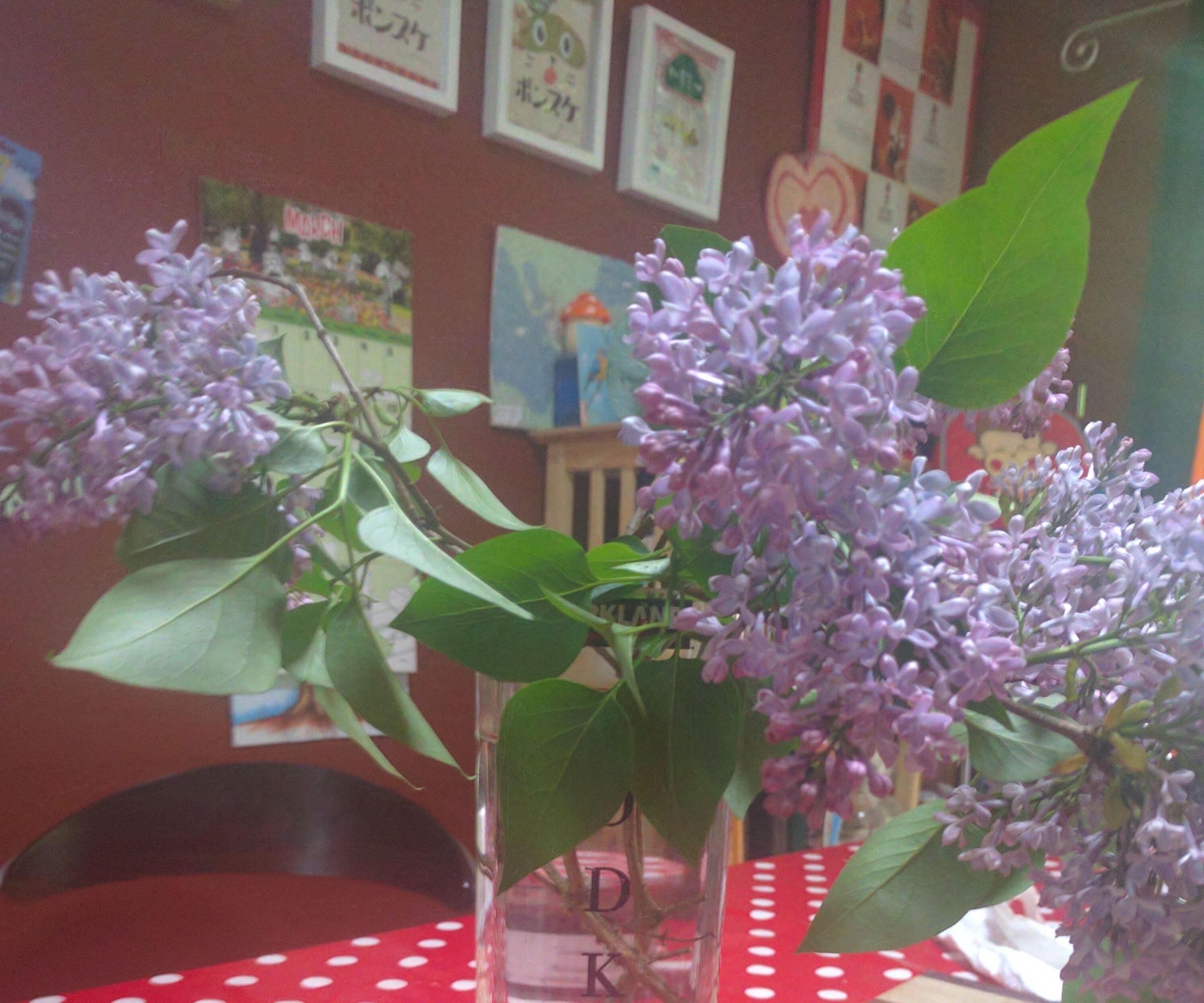 Cut an irregularly shaped bottle on a tile saw