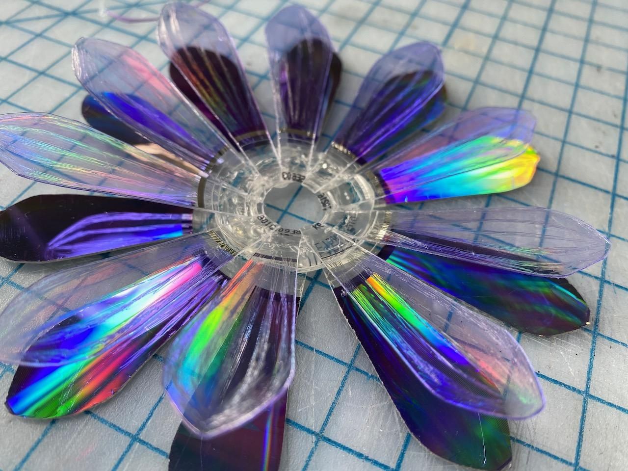 Recycled Flowers From DVDs, CDs, and Floppy Disks : 7 Steps (with ...