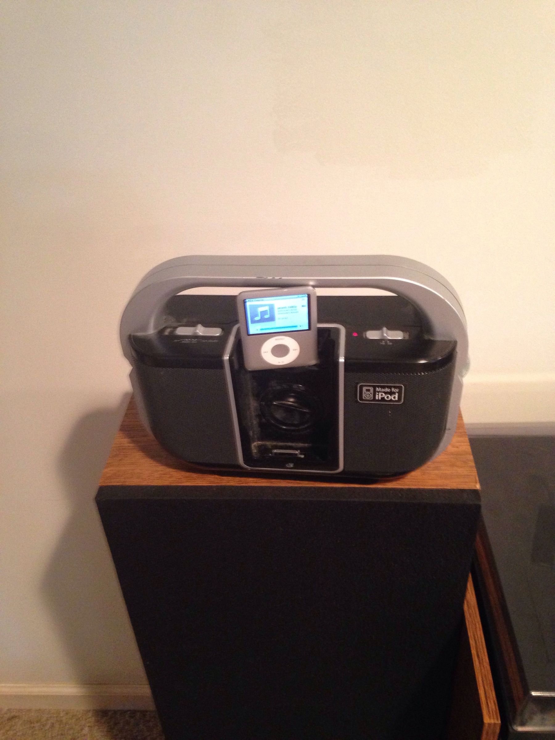 Replace 6 D Cell Batteries With 1 9 Volt Battery in a Pinch for Emergencies