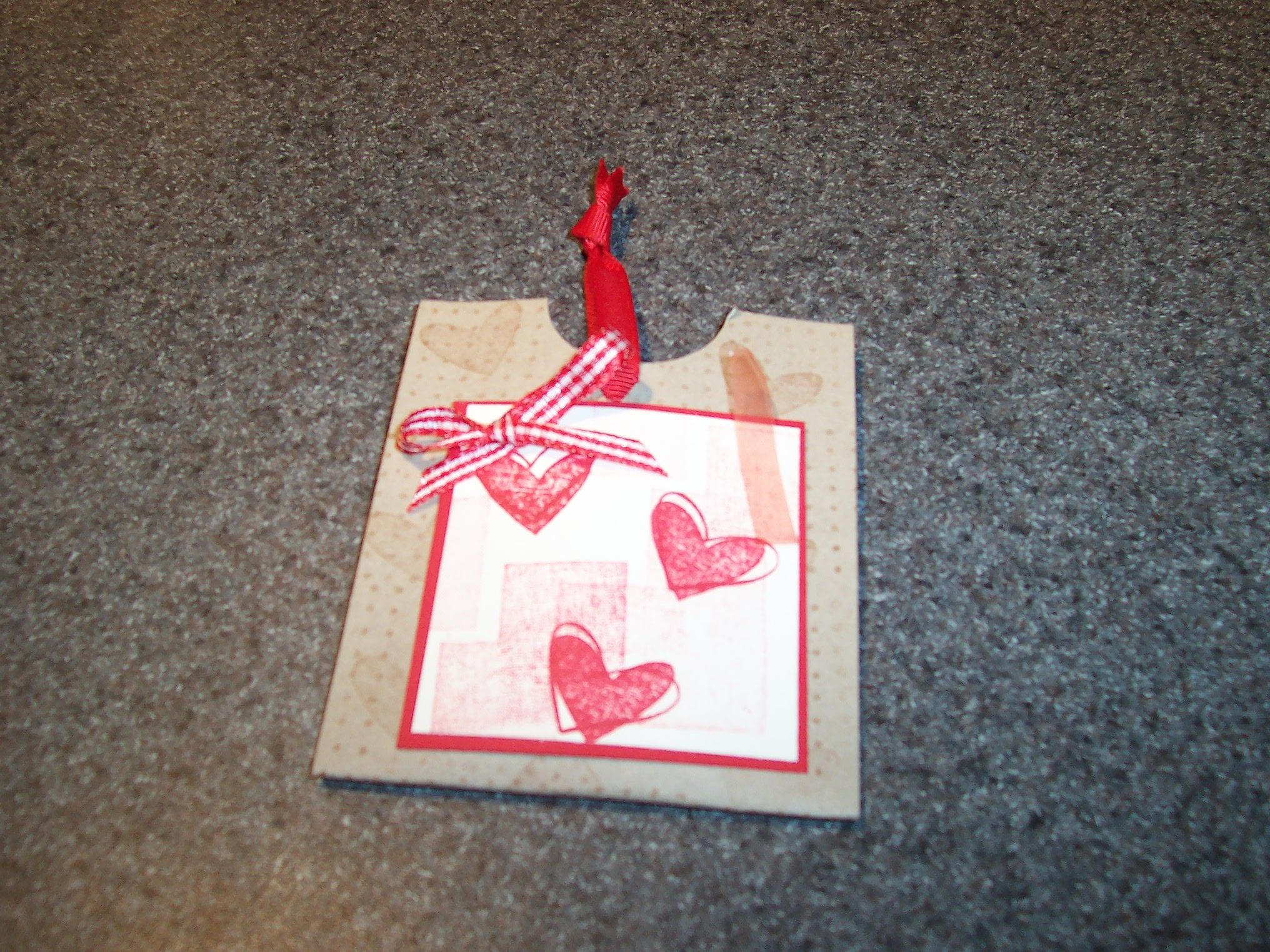 Easy DIY Valentine Gum Dispenser