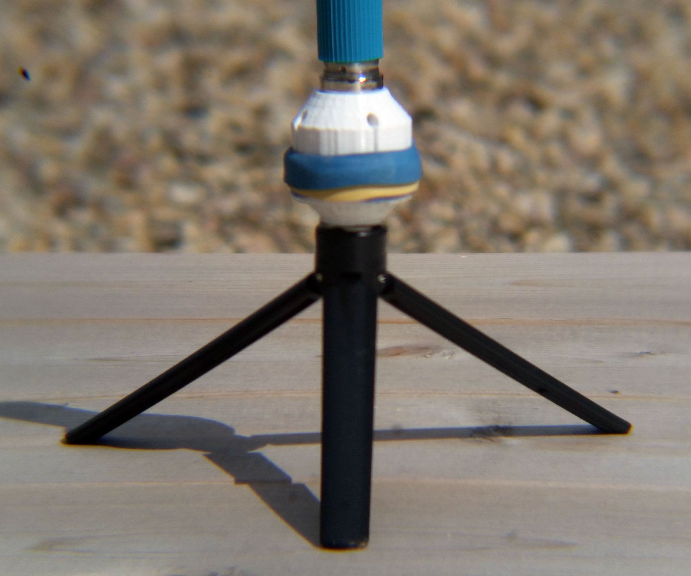 Knobless Adjustable Tripod Head for Smartphones