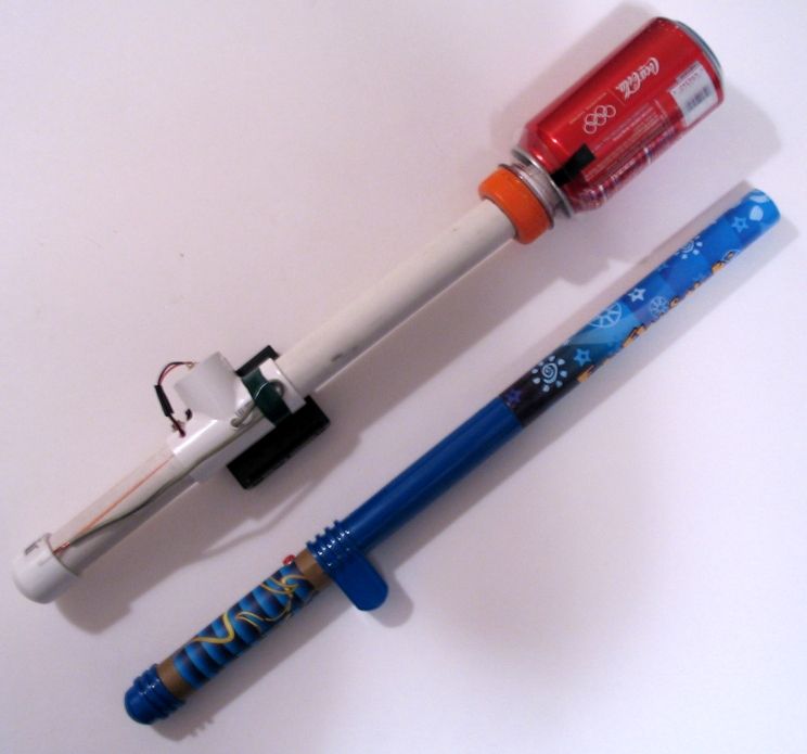 DIY Lightning Wand -- a Handheld Van De Graaff Generator