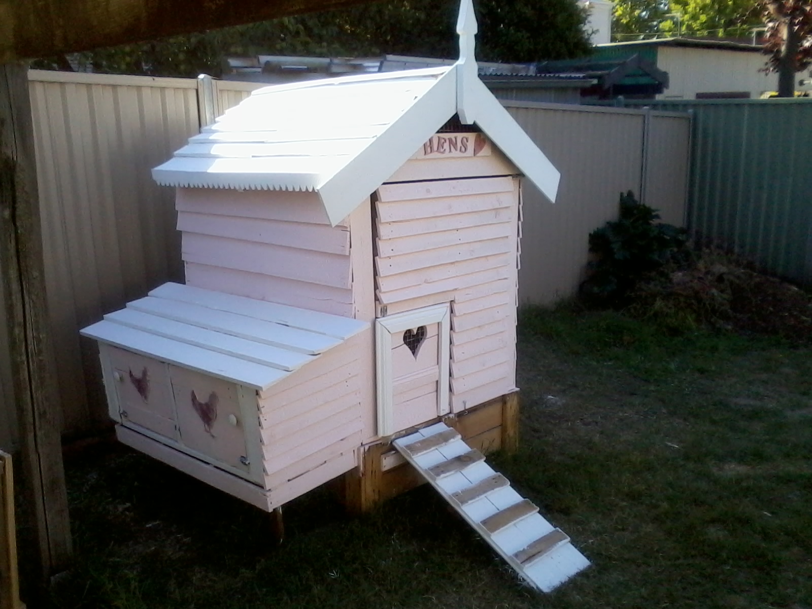 Pink Chicken Coop : 5 Steps - FSB3RS6IOVP5TVX